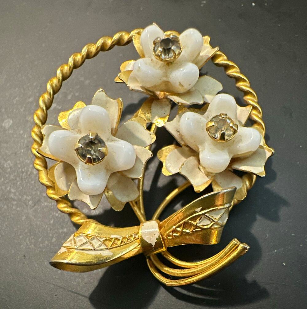 VTG MCM Gold Tone & White Enamel Triple Flower Brooch Pin – Made in Austria